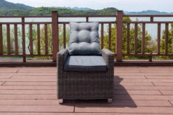 OUTFLEXX Sitzgruppe, Grau, Polyrattan, Tisch 200x95cm, Spraystone, 6mm, 2-Sitzer + 2 Sessel + Hocker 31 OUTFLEXX Sitzgruppe, Grau, Polyrattan, Tisch 200x95cm, Spraystone, 6mm, 2-Sitzer + 2 Sessel + Hocker -Aerocove Gartenlounge Geschaft 12 20897.jpg