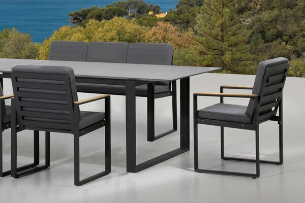 OUTFLEXX Alexander Stuhl, Mattgrau, Alu/Teak, 58x55x81cm, MitArmlehnen, Inkl. Polster 3 OUTFLEXX Alexander Stuhl, Mattgrau, Alu/Teak, 58x55x81cm, MitArmlehnen, Inkl. Polster – Bild 3