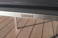 OUTFLEXX Stapelsessel, Schwarz, FSC-Teak / Edelstahl / Textilene, 63x57x93 Cm -Aerocove Gartenlounge Geschaft 21670 8.JPG