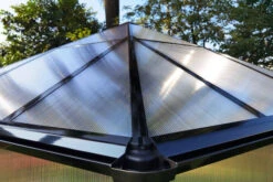 OUTFLEXX Gewächshaus, Schwarz, Alu/Polycarbonat, 309x355x272cm, Pulverbeschichtet 25 OUTFLEXX Gewächshaus, Schwarz, Alu/Polycarbonat, 309x355x272cm, Pulverbeschichtet -Aerocove Gartenlounge Geschaft 22275 18.jpg