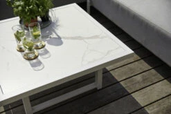 HARTMAN Dion Ecklounge, Grau/weiß, Sunbrella/Keramik, 5 Personen, Inklusive Beistelltisch -Aerocove Gartenlounge Geschaft 22454 4.jpg