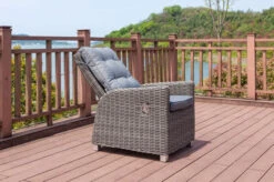 OUTFLEXX Sitzgruppe, Grau, Polyrattan, Tisch 200x95cm, Spraystone, 6mm, 2-Sitzer + 2 Sessel + Hocker 23 OUTFLEXX Sitzgruppe, Grau, Polyrattan, Tisch 200x95cm, Spraystone, 6mm, 2-Sitzer + 2 Sessel + Hocker -Aerocove Gartenlounge Geschaft 4 20897.jpg