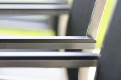 STERN Cardiff Stapelsessel, Silbergrau, Edelstahl/Textil/Aluminiumarmlehnen, 61x57x92 Cm, Stapelbar -Aerocove Gartenlounge Geschaft 6 11604 2.jpg